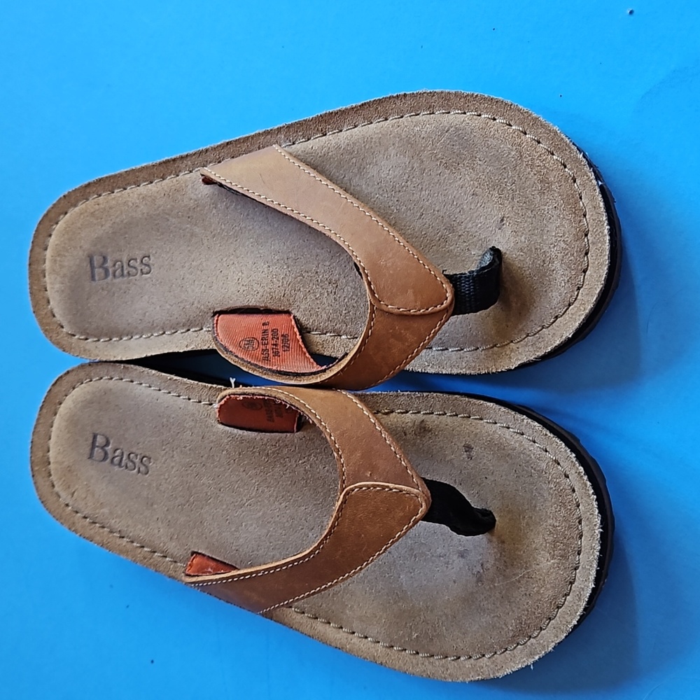 Bass Flip Flop size 5